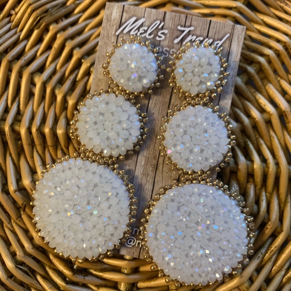 White and gold earrings - Picture 1 of 1